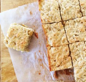 Looma Recipes | Baked apple oat slice (freezer-friendly snack)