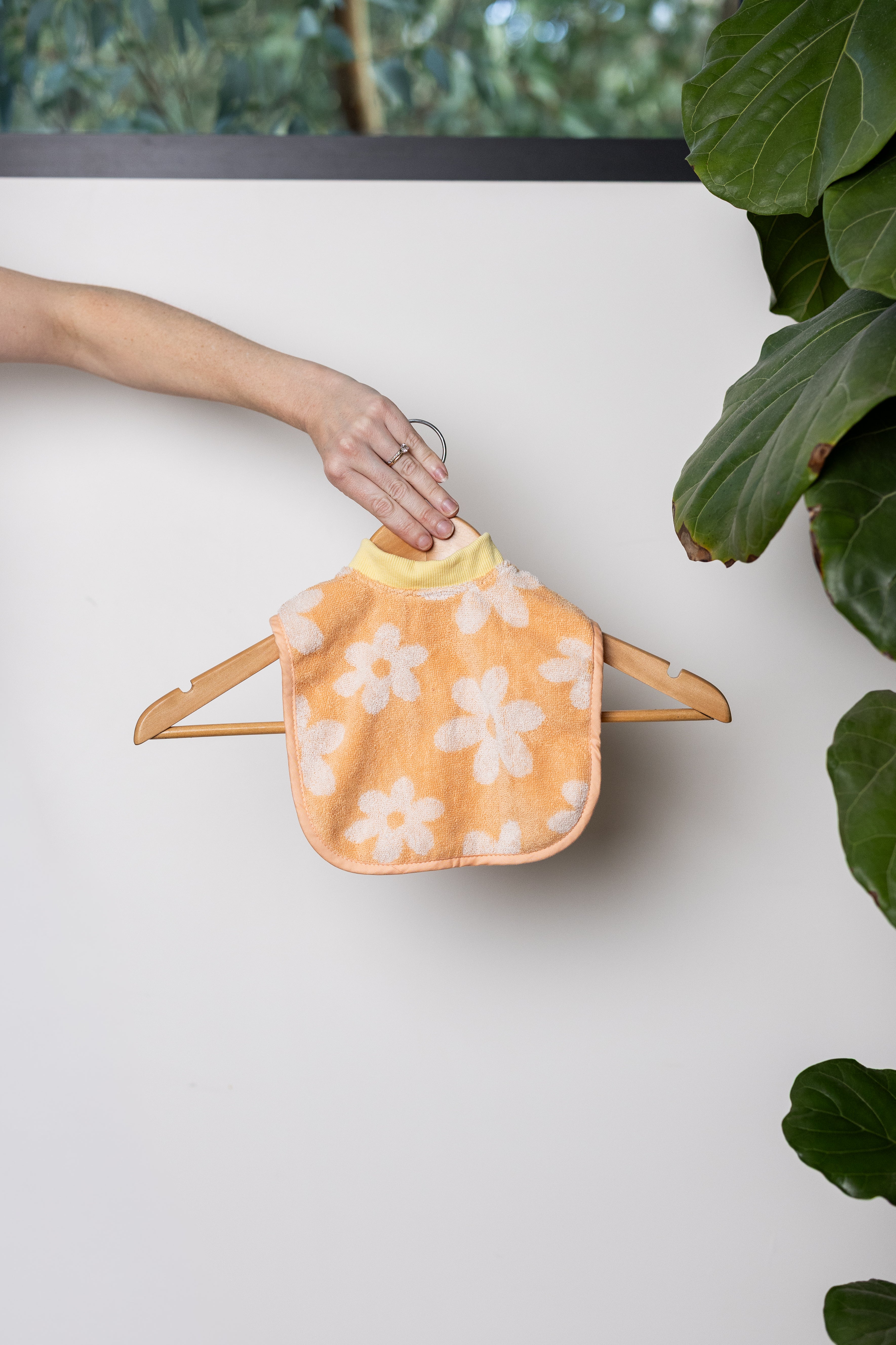 TerryTots™ Travel Bib - Daisies