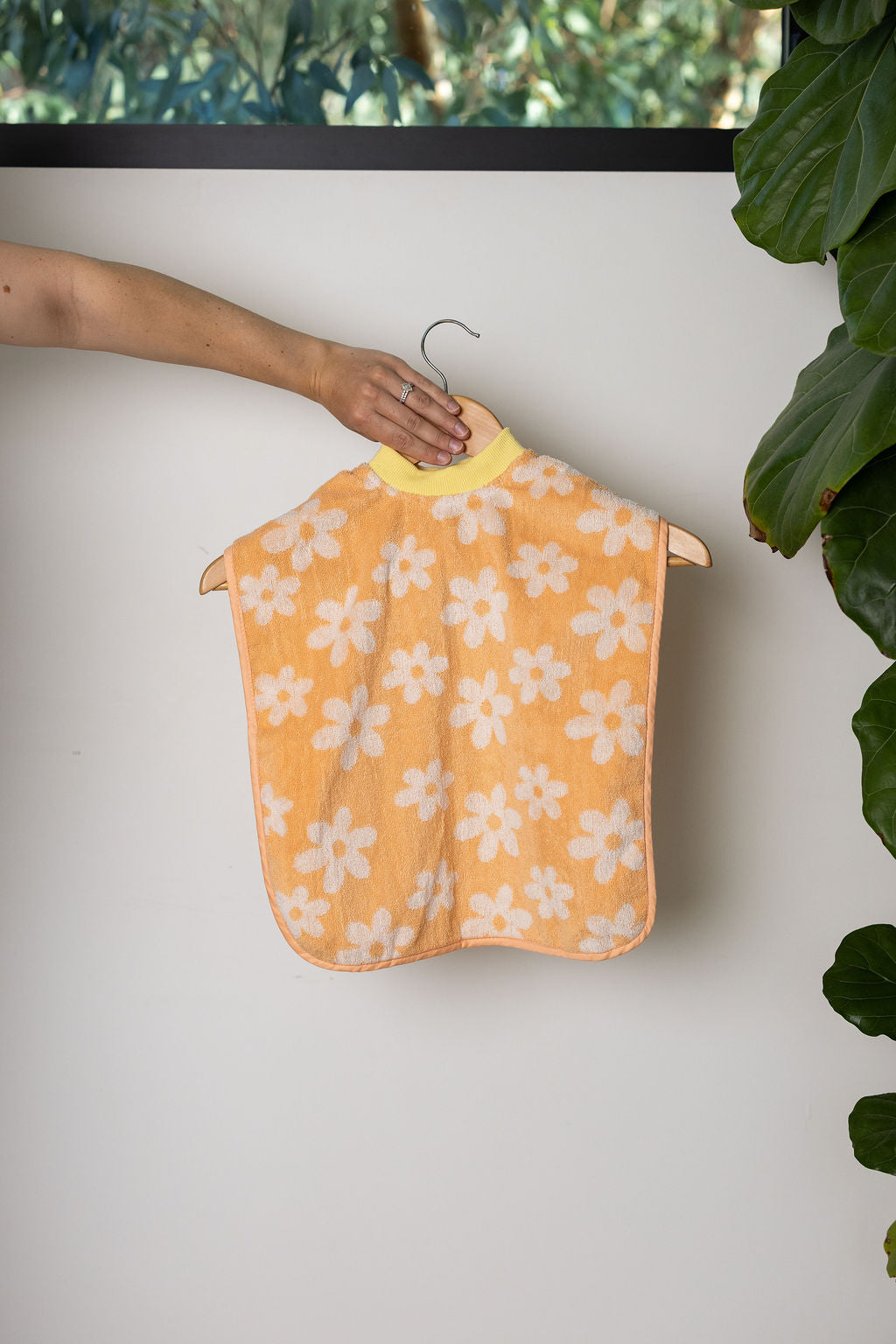 TerryTots™ Mealtime Bib - Daisies