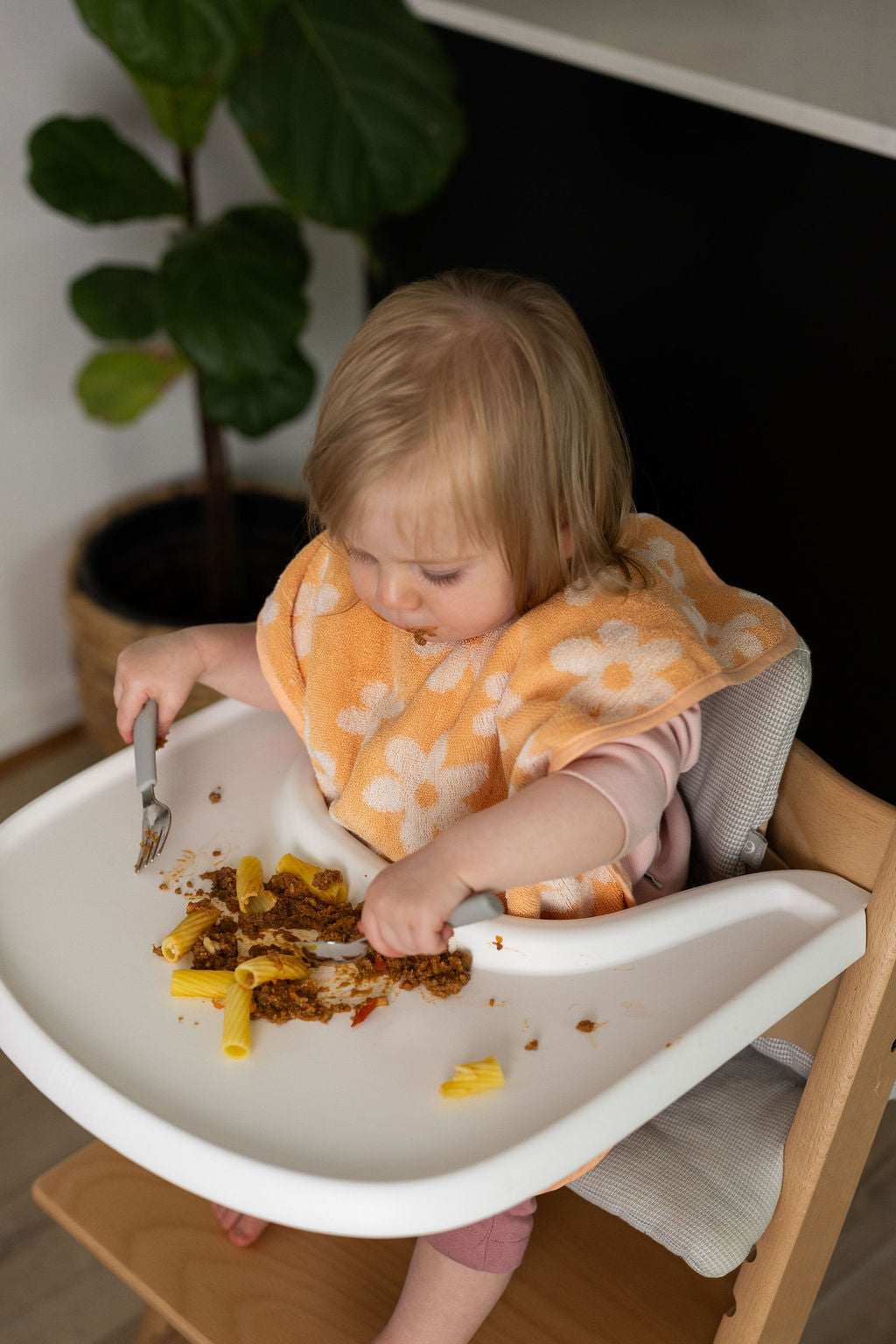 TerryTots™ Mealtime Bib - Daisies