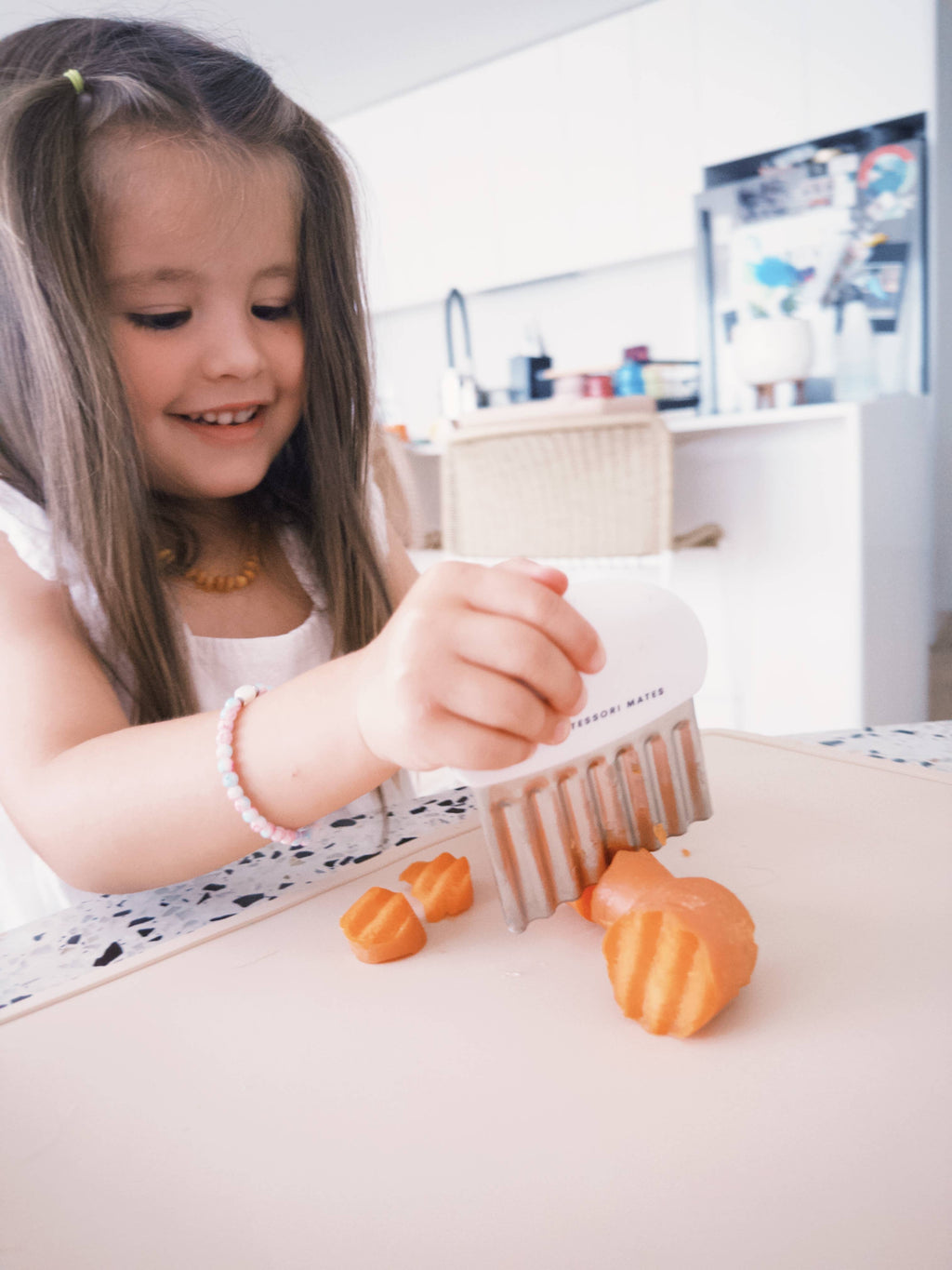 Montessori Mates Kids Wavy Chopper - Crinkle Cutter