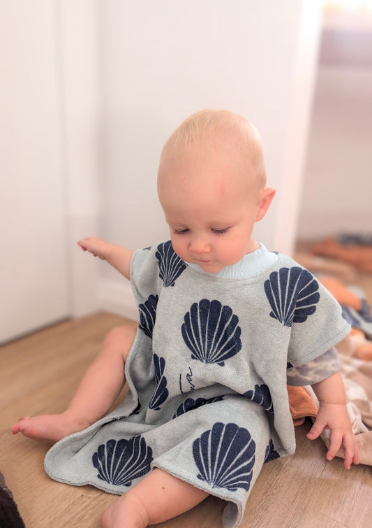 REVERSIBLE Blue Shells Full Length Towel Bib