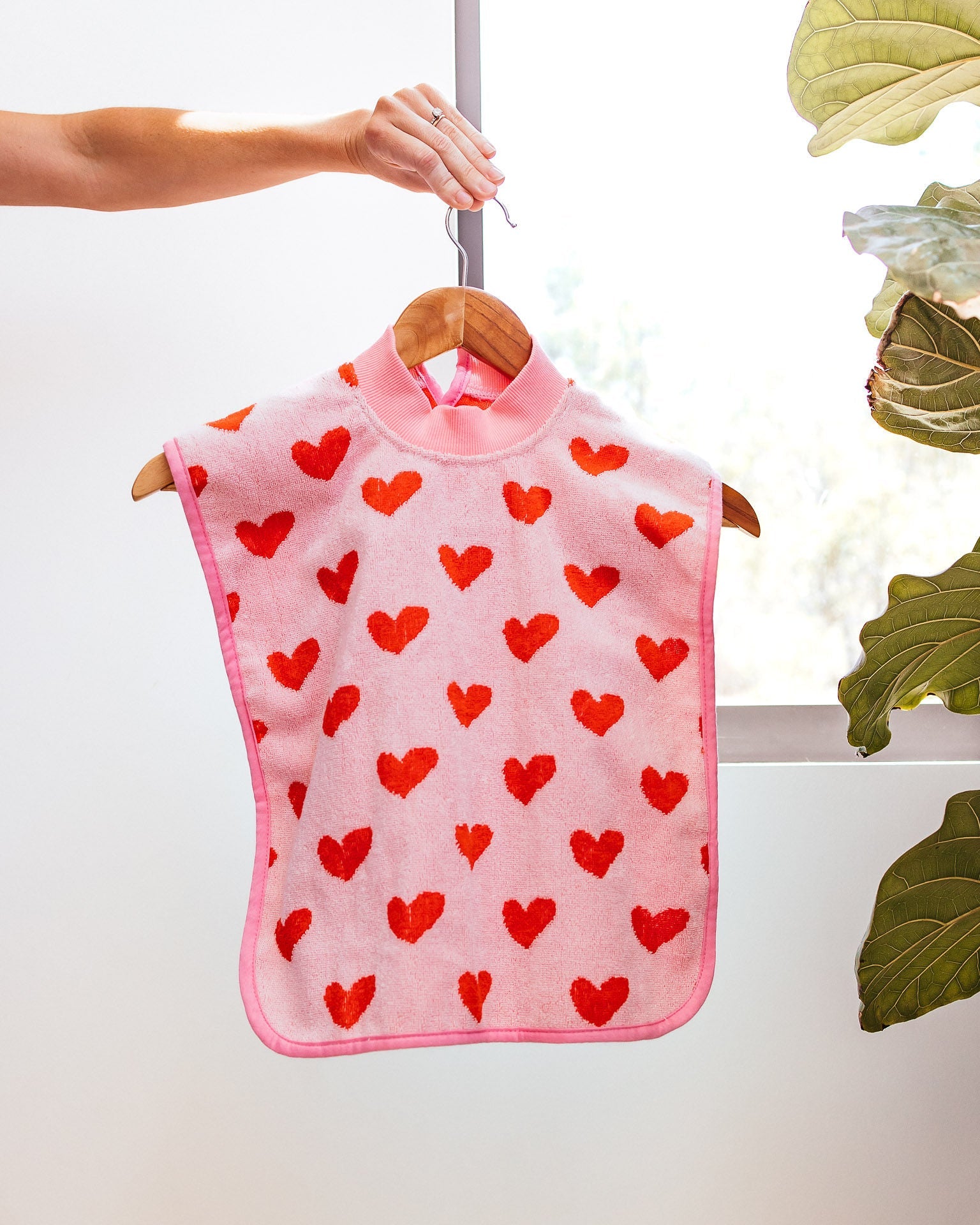 Looma soft, durable, absorbent, comfortable, 100% cotton terry towelling feeding bib for starting solids, suitable for babies and toddlers. baby girl bib, baby feeding and mealtime essential. 